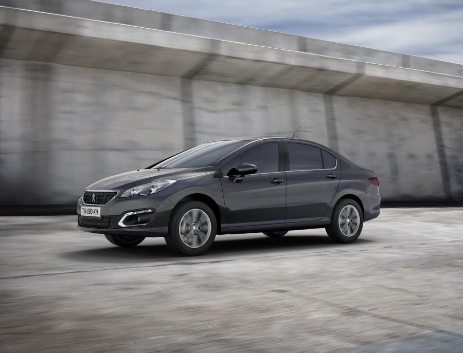  Peugeot 408 2017 года  (RU) (фото 4 из 20)